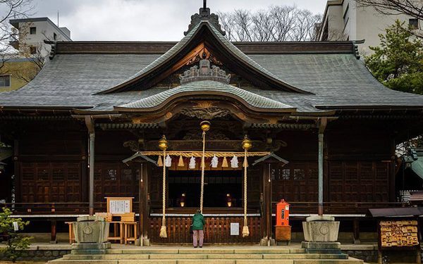 Yohashira shrine 1 600x375 - هنر و تمدن شرق ( ژاپن )