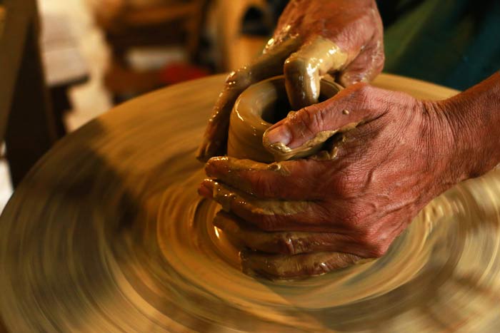 hands spinning workshop - گل سفالگری و انواع آن