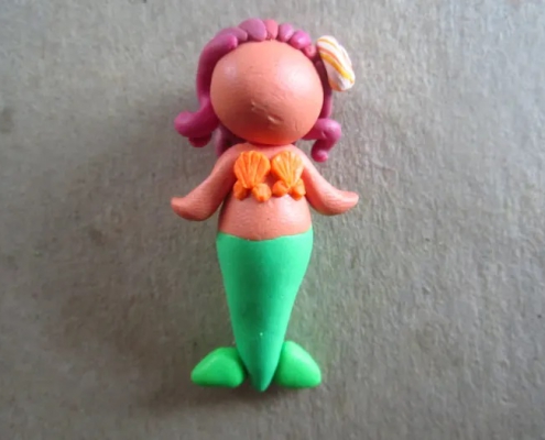 Make a Cute Polymer Clay Mermaid 495x400 - ساخت آرماتور ؛ چگونه یک آرماتور مجسمه سازی متعادل ایجاد کنیم؟